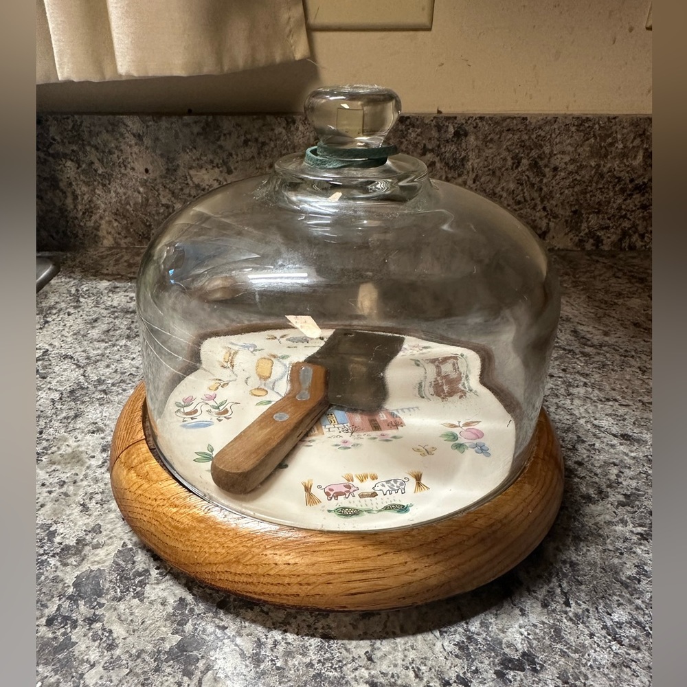 Cheese and cracker tray with dome. Heartland by International